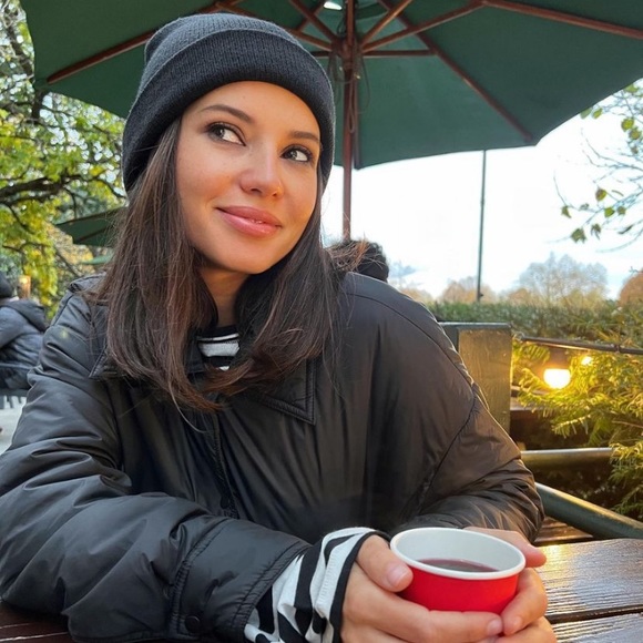 Meet your Posher, Anastasia - Picture 2 of 2